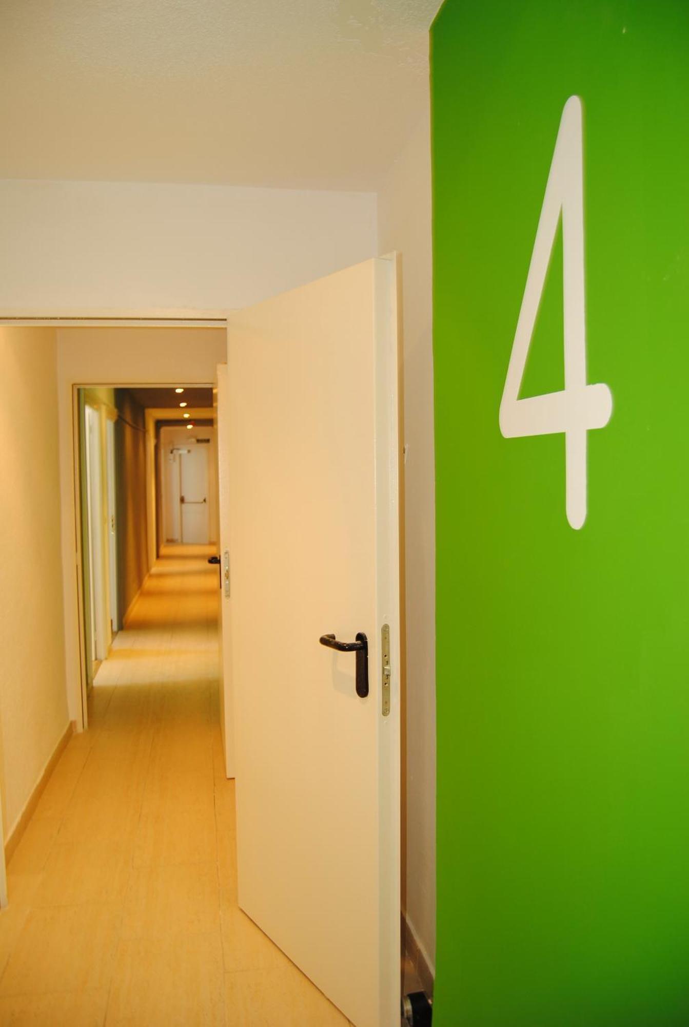 Hostel EuroMadryt Zewnętrze zdjęcie
